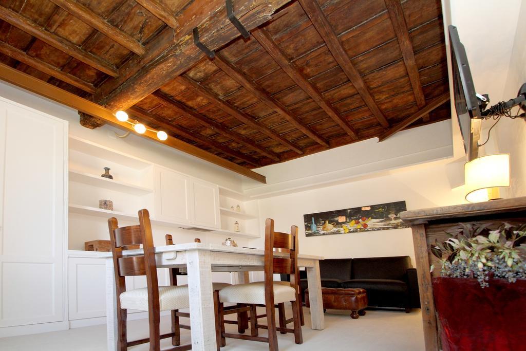 Lhp Suite Roma Trastevere Ruang foto